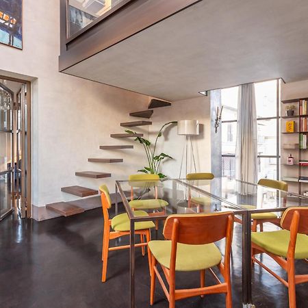 Iconic Apartment With Unique Colosseum View Rome Bagian luar foto