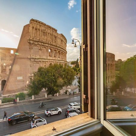 Iconic Apartment With Unique Colosseum View Rome Bagian luar foto