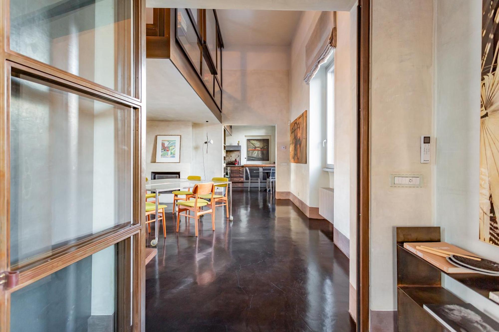 Iconic Apartment With Unique Colosseum View Rome Bagian luar foto