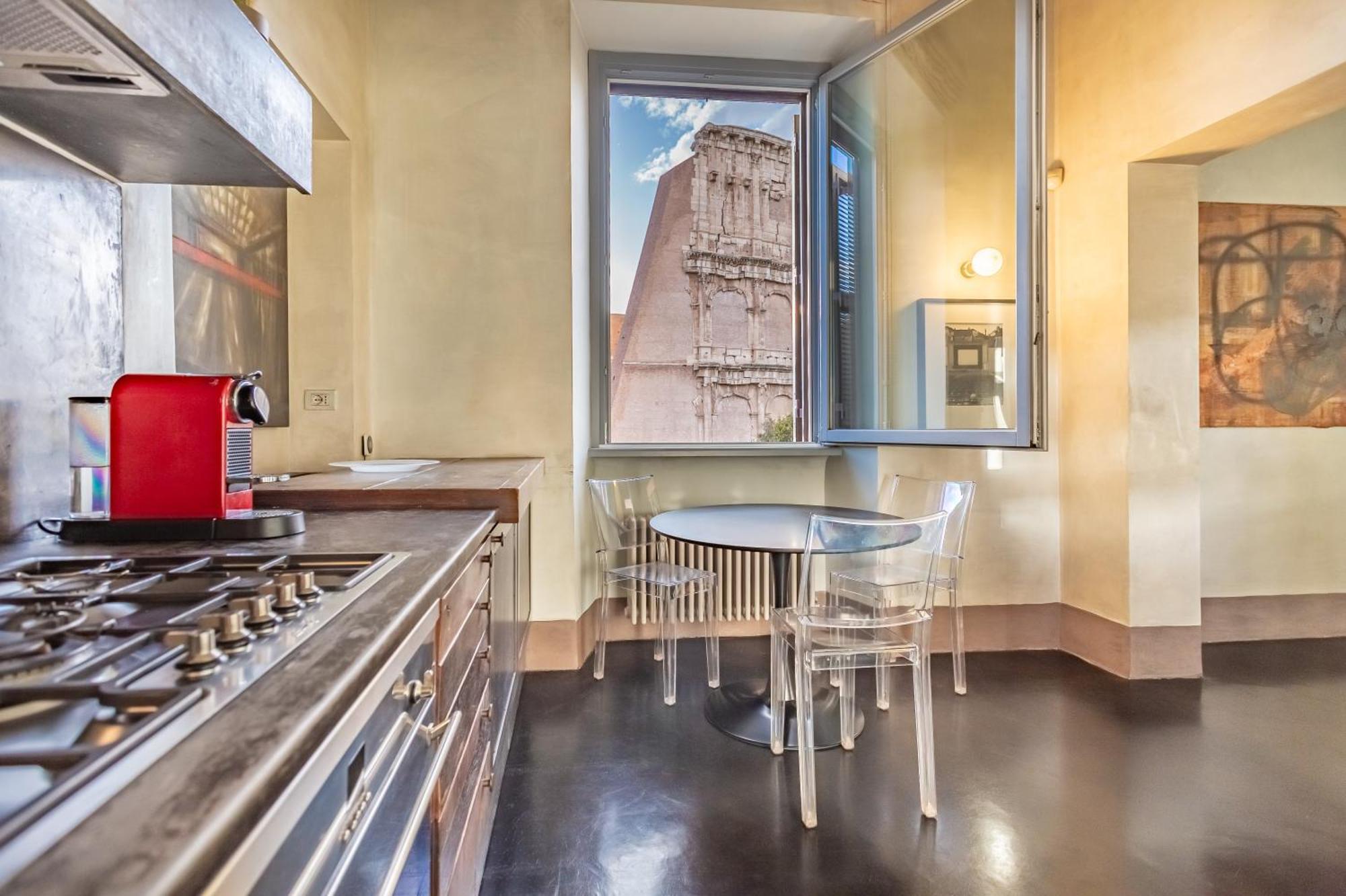 Iconic Apartment With Unique Colosseum View Rome Bagian luar foto