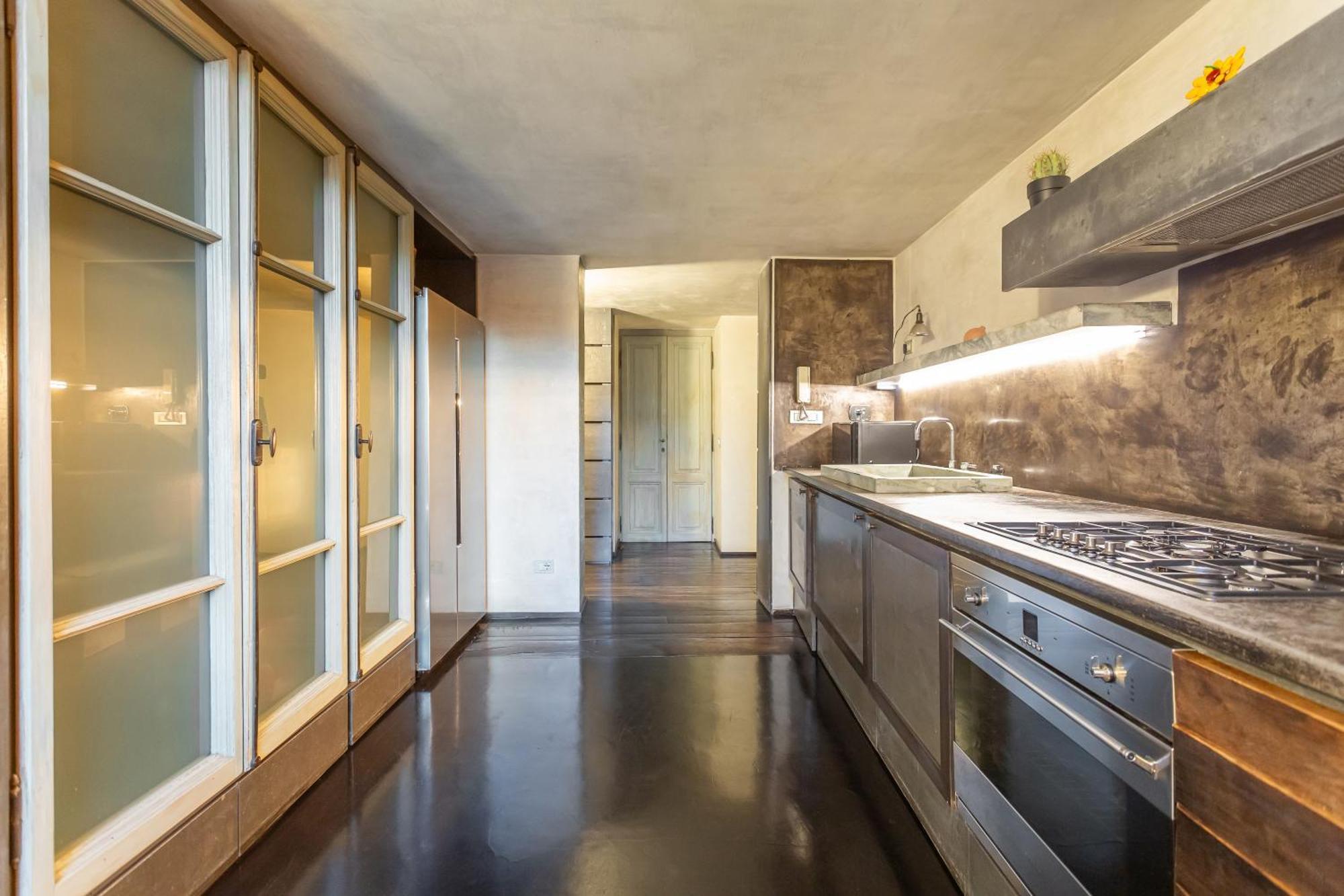 Iconic Apartment With Unique Colosseum View Rome Bagian luar foto