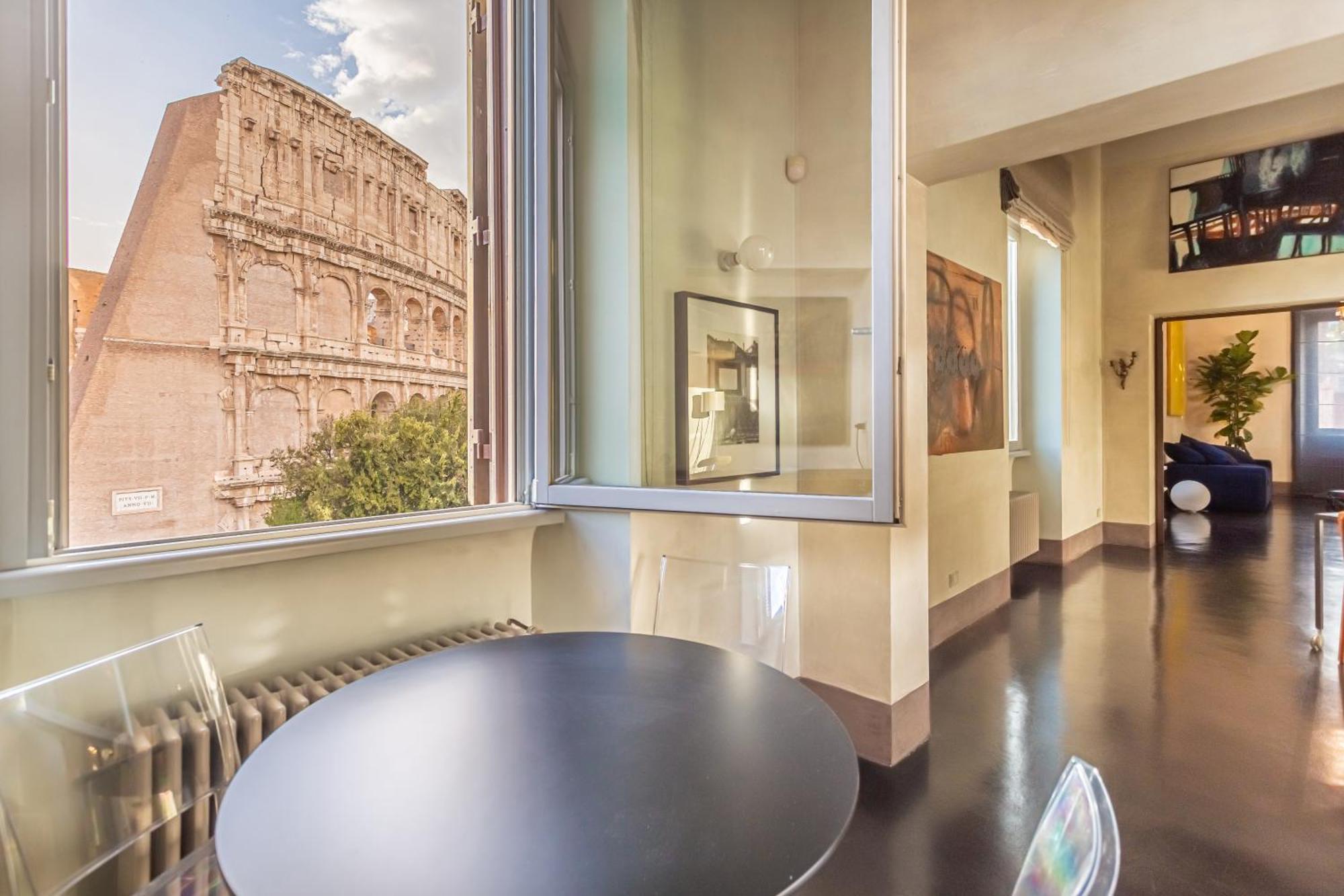 Iconic Apartment With Unique Colosseum View Rome Bagian luar foto