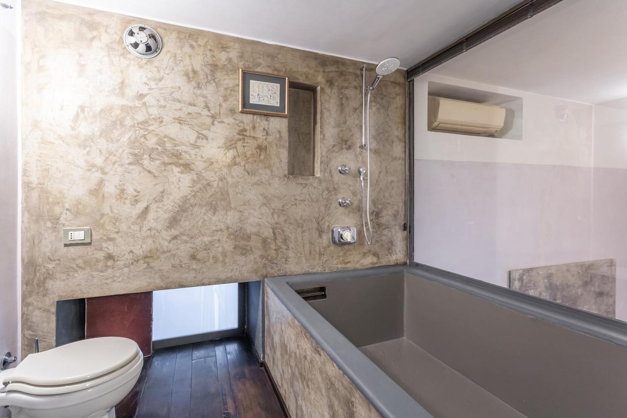 Iconic Apartment With Unique Colosseum View Rome Bagian luar foto