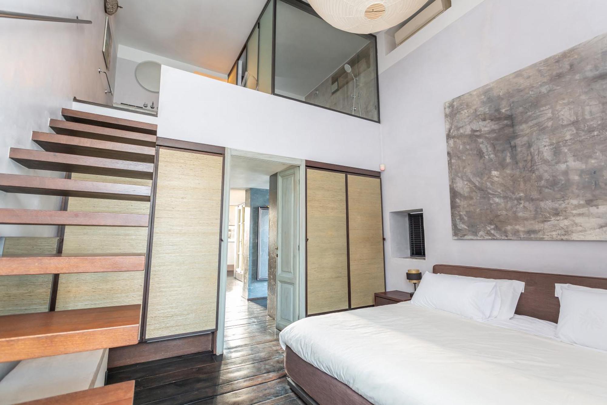 Iconic Apartment With Unique Colosseum View Rome Bagian luar foto